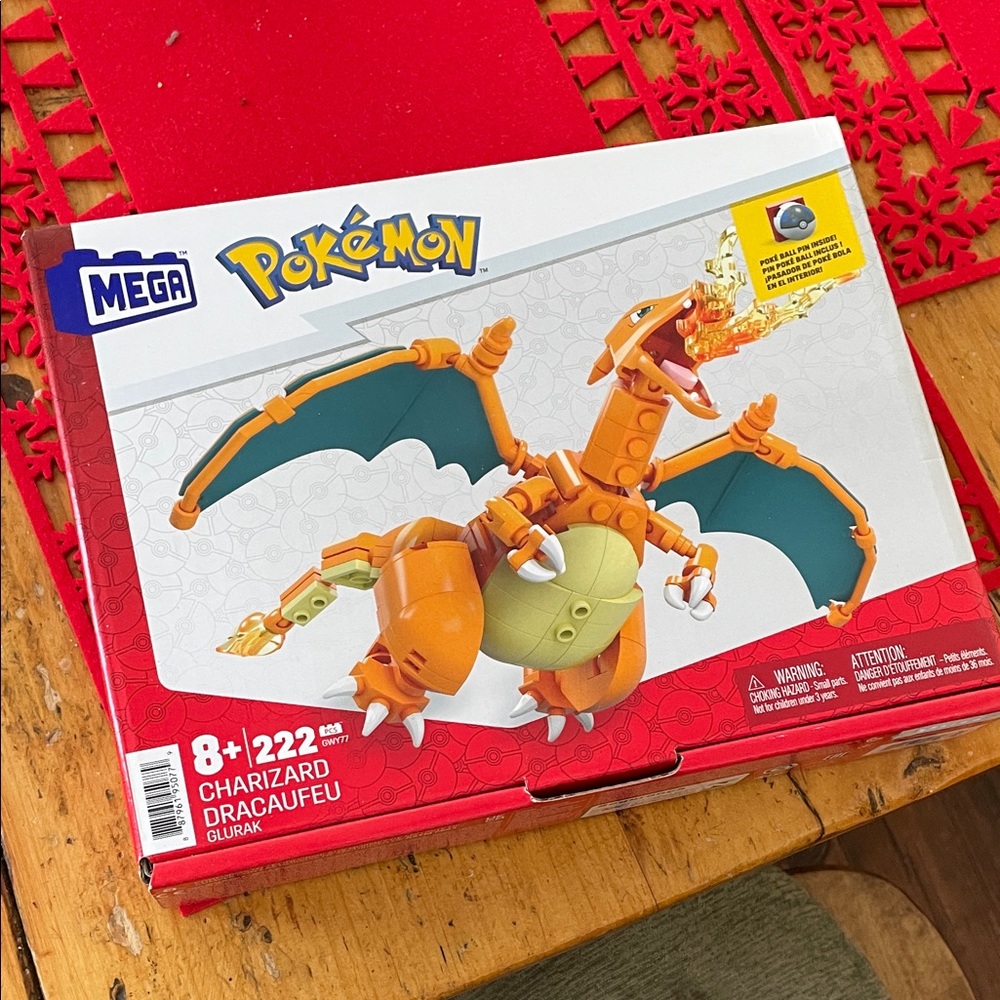 Pokémon Charizard Building Set - Orange and Green